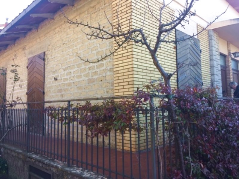 Zona residenziale, nelle immediate vicinanze del borgo storico di Parrano.