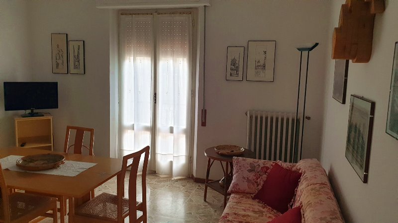 Posizione panoramica con vista sul paese e la vallata circostante.