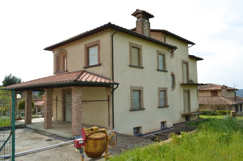 Posizione collinare in zona residenziale.