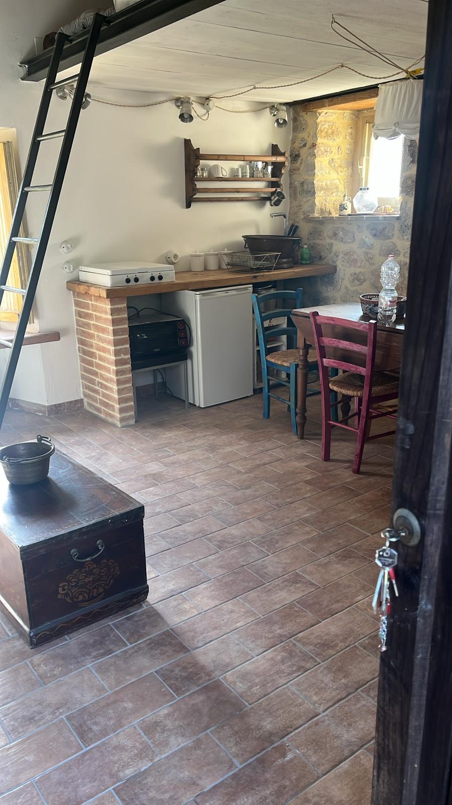 Orvieto, 20 km circa, vendesi casaletto in pietra 