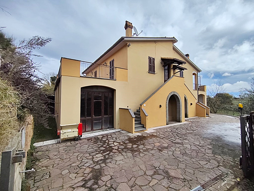 Orvieto, 5 km, vendesi Villa singola