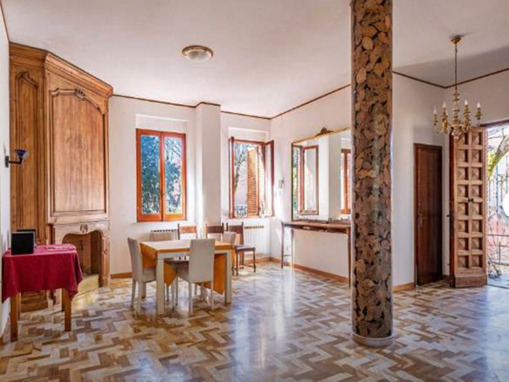 Orvieto, a 12 km circa, Vendesi villa con giardino