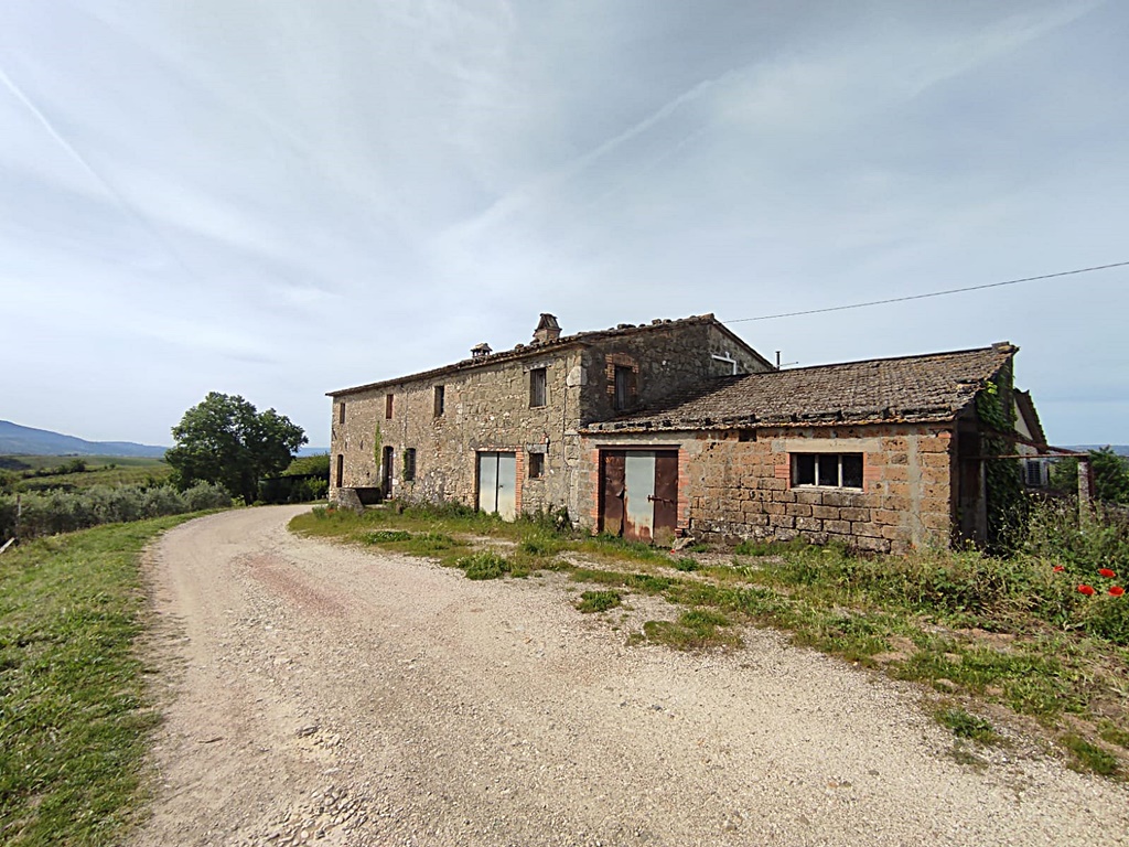 Orvieto, 20 km circa, vendesi Casale con azienda agricola