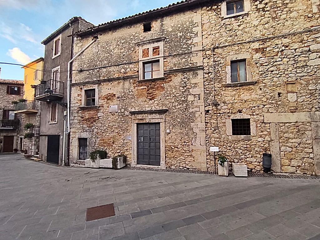 Orvieto, 14 km circa, vendesi fabbricato riqualificabile.